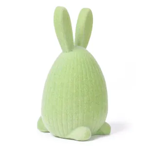Groen geflokt paasei konijn ornament voor minimalistische feesttafel decor