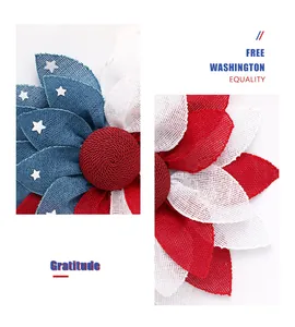 Détail de couronne patriotique américaine avec étoiles et pétales en toile de jute