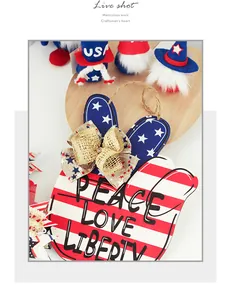 Détail de la plaque en bois USA Independence Day avec texte Peace Love Liberty