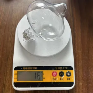 Medición de peso de adorno navideño hueco de PET transparente: 16,1 g
