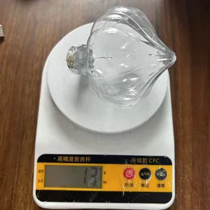Adorno navideño de plástico PET transparente en forma de corazón que pesa 13g