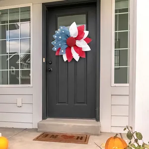 Couronne patriotique en toile de jute drapeau américain pour décoration de porte d'entrée.