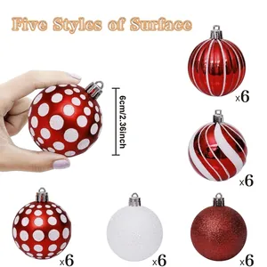 Set de bolas de Navidad de 6 cm en rojo y blanco con cinco estilos de superficie