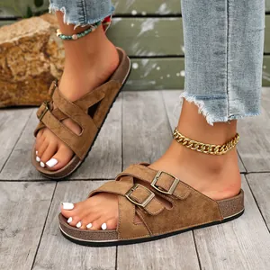 Braune Damen Plateau-Sandalen aus Wildleder mit verstellbaren Doppel-Schnallen