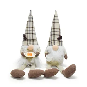 Paire de gnomes sur le thème du café avec chapeaux à carreaux et longues jambes
