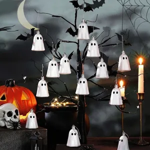 Décorations de fantômes en plastique blanc suspendues pour Halloween