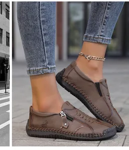 Mocasines casuales marrones cosidos a mano con cremallera lateral y suela de goma duradera