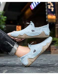 Mocassini casual azzurri traspiranti per uomo e donna con design slip-on in stile urbano