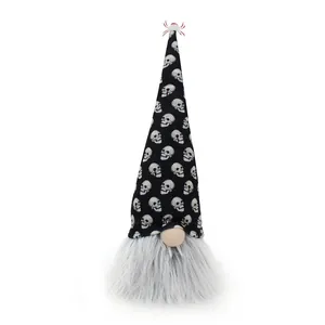 Gnomo vampiro di peluche per Halloween con cappello a punta e motivo di teschi