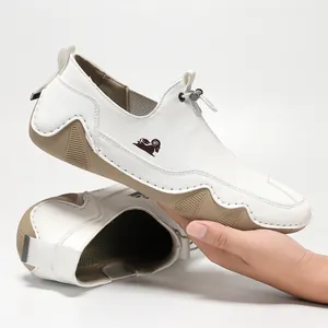 Mocassini bianchi traspiranti slip-on per uomo e donna, scarpe casual in pelle
