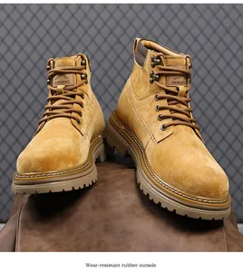 Detailaufnahme gelber Leder-Martin-Stiefel mit verschleißfester Gummiaußensohle