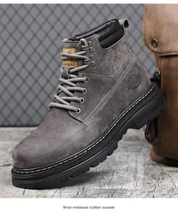 Detailansicht der grauen Herren-Arbeitsstiefel mit abriebfester Gummilaufsohle