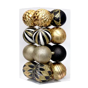 Set van 16 elegante zwart-gouden kerstballen met diverse patronen en afwerkingen.