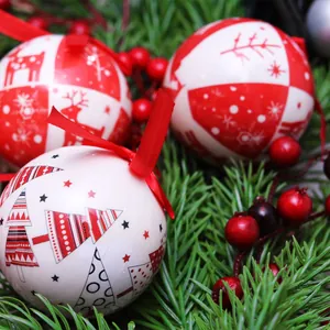 Boules de Noël décoratives rouges et blanches de 7,5 cm avec motifs de fête variés