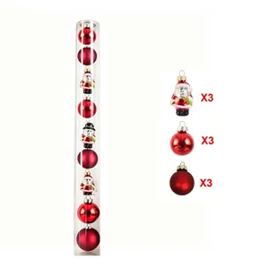 Gedetailleerd overzicht van 9-delige kerstglasset met kerstman en rode glanzende ballen