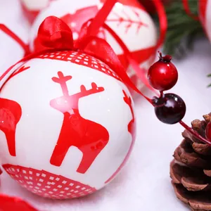 Boules de Noël décoratives blanches et rouges en mousse avec motif de renne et ruban