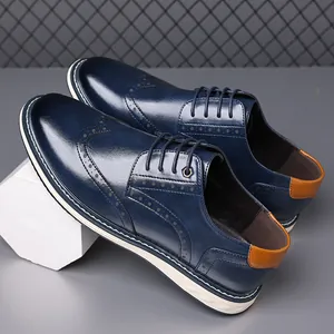 Seitenansicht der blauen Herren Brogue Lederschuhe mit stilvoller weißer dicker Sohle