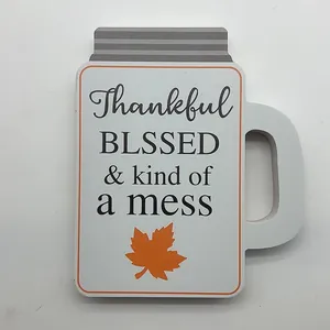 Décoration de table en bois en forme de tasse avec message de gratitude et érable