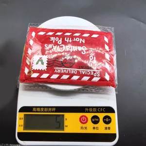 Lightweight red non-woven felt Christmas envelope bag weighing 5g for candy and cards