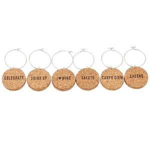 Lot de 6 breloques pour verres à vin en liège naturel avec mots de célébration gravés