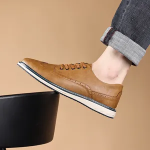 Scarpe brogue casual da uomo in pelle marrone con design traspirante e suola piatta chic