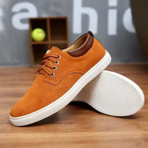 Chaussures décontractées en daim orange pour hommes avec semelle blanche et lacets