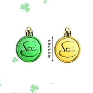 Colgantes de monedas de San Patricio verdes y dorados con diseño de sombrero, 3.6 cm