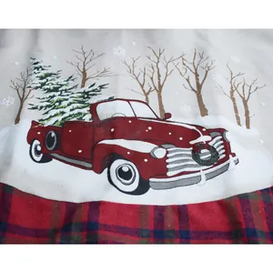 Kerstboomrok met 3D-print van vintage rode truck en ruitjesrand detail