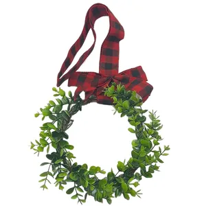 Couronne d'eucalyptus artificielle avec nœud écossais rouge et noir pour décor de Noël
