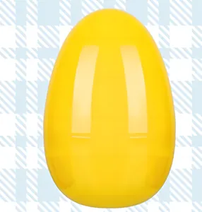 Primo piano di una grande capsula a forma di uovo di Pasqua giallo da 30 cm per regali