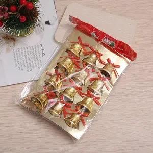 Juego de doce campanas de Navidad doradas con lazos rojos festivos en bolsa transparente