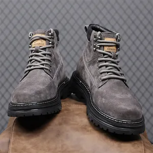 Graue Wildleder-Schnürstiefeletten für Herren mit robuster Gummisohle im Retro-Outdoor-Stil
