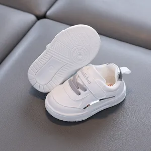 Scarpe da passeggio in pelle bianca per bambini di 1-3 anni con suola morbida antiscivolo e argento