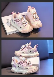 Rosa und beige Kindersneaker mit süßem 3D-Cartoon-Hasen und praktischem Drehverschluss