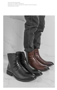Vue détaillée des bottines Chelsea rétro pour hommes en cuir noir et cuir marron