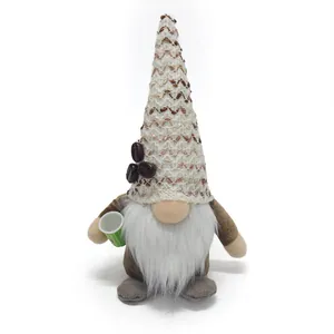 Figura de gnomo de café de peluche hecha a mano con granos de café y taza pequeña