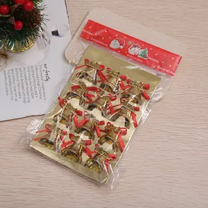 Pack de 12 campanas navideñas doradas con lazos rojos en empaque de regalo festivo