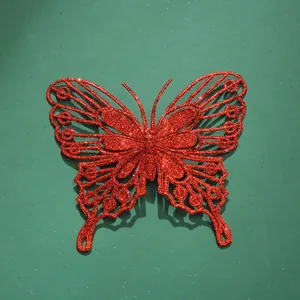 Vista dettagliata della farfalla decorativa glitterata rossa per pareti