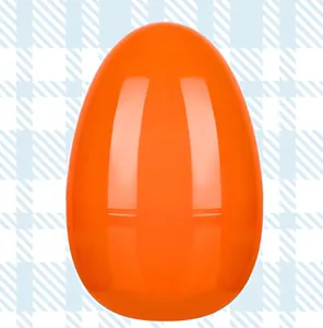 Primo piano di un guscio d'uovo di Pasqua arancione lucido da 30cm per caramelle e regali