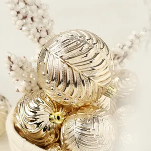 Eleganti palline di Natale color oro champagne con motivo a foglie per albero di Natale