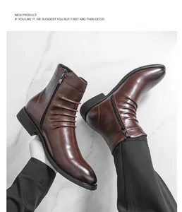 Vue rapprochée de bottines Chelsea vintage pour hommes en cuir marron avec fermeture éclair.
