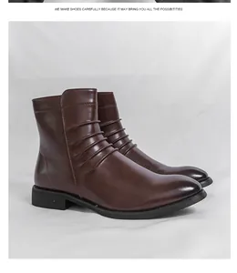 Vue détaillée de bottines Chelsea en cuir bordeaux pour hommes avec nervures