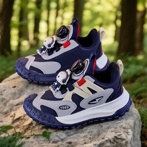 Bequeme Kinder Sportschuhe mit Drehverschluss und niedlichem Hasen-Astronauten