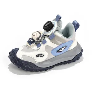 Vielseitige Kinder-Sportschuhe mit Drehverschluss und Cartoon-Lamm-Dekoration