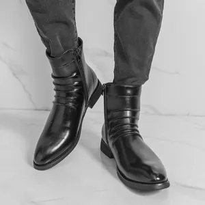 Bottines Chelsea noires pour hommes avec tige en cuir plissé et fermeture éclair latérale