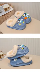 Blaue Kinderhausschuhe mit Weltraum-Astronauten-Motiv und warmem Plüschfutter für Winter