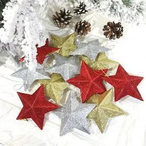 Glitzernde Weihnachtssterne in Rot, Gold und Silber für Christbaumdekoration.