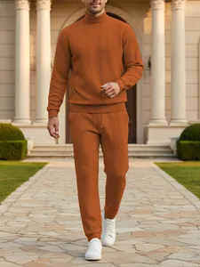 Completo in maglia arancione da uomo con collo alto e motivo jacquard invernale di lusso