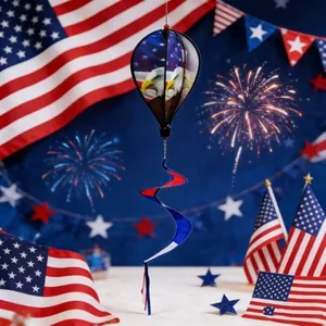 Spinner de vent de jardin montgolfière fête de l'indépendance USA avec drapeau patriote.