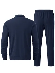 Rückansicht eines dunkelblauen Herren-Sportanzugs mit Waffelstruktur und Jacke.
